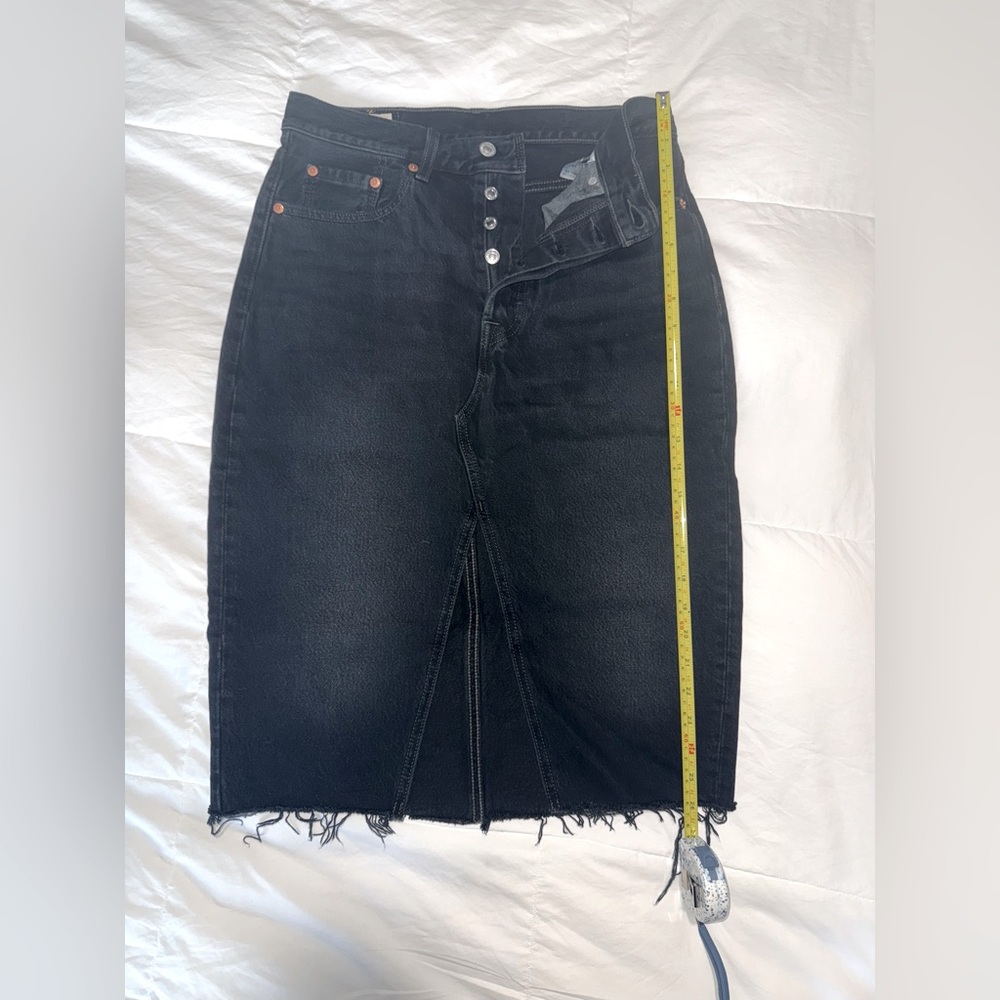 NWOT Levi Strauss High Rise Deconstructed 
Black midi skirt